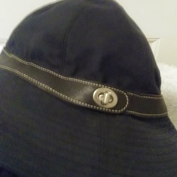 COACH Dark Blue Hat w/ Brown Leather Trim & Clasp - Picture 5 of 5